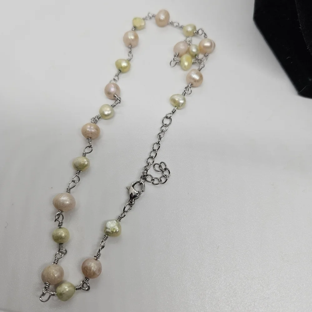 short light pink and yellow-green pearl necklace
